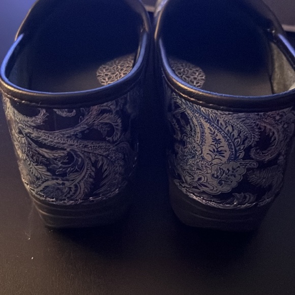Dansko Paisley Patent shoes! Perfect match for blue scrubs. - Picture 3 of 5